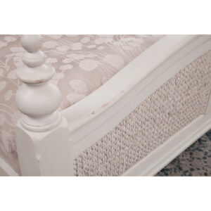 3910 Rodanthe King Woven Bed Complete